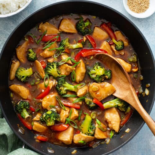 غذای چینی با مرغ و سبزیجات
