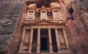 قوم عاد در کدام شهر بودند و چگونه هلاک شدند؟