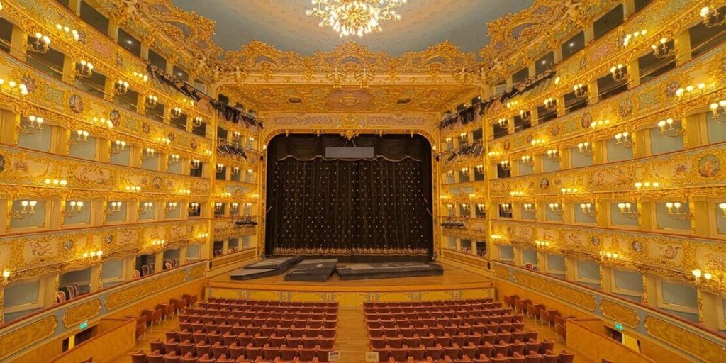 لا فنیس (La Fenice)