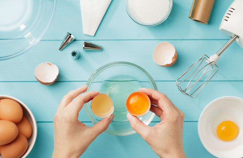 طرز تهیه کیک زرده و سفیده جدا با پیمانه لیوان