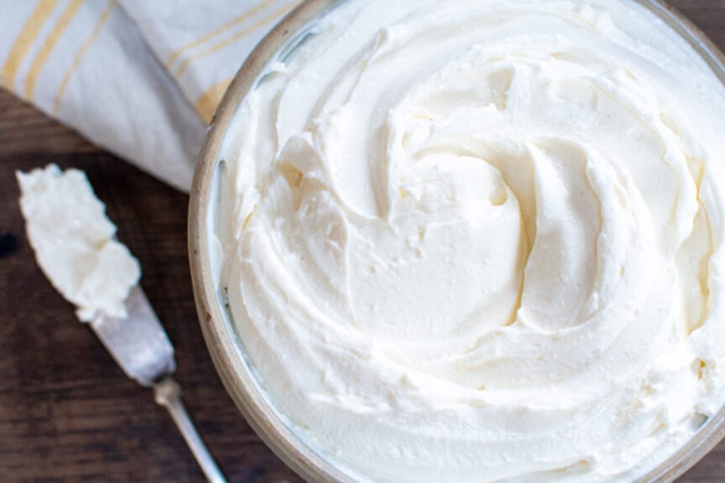 طرز تهیه پنیر خامه ای خانگی با سرکه؛ با دستور ساده و مطمئن