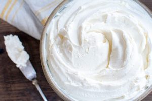 طرز تهیه پنیر خامه ای خانگی با سرکه؛ با دستور ساده و مطمئن