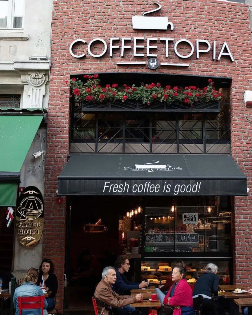 کافه توپیا؛ بهترین کافه در استانبول