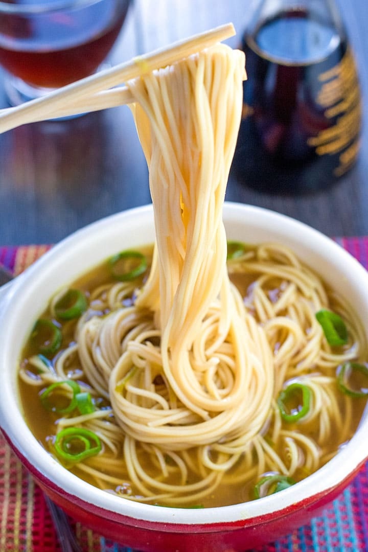 سوپ چینی با نول و سبزیجات