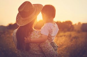 متن ادبی در وصف مادر (زیبا، کوتاه، بلند و شاعرانه)