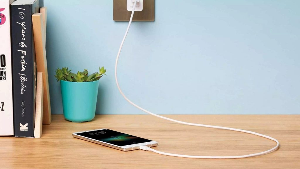 چگونه شارژ موبایل را بیشتر نگه داریم؛ با نکات ساده و پیشرفته