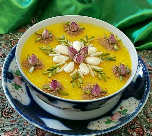 عکس تزیین شله زرد با گل محمدی