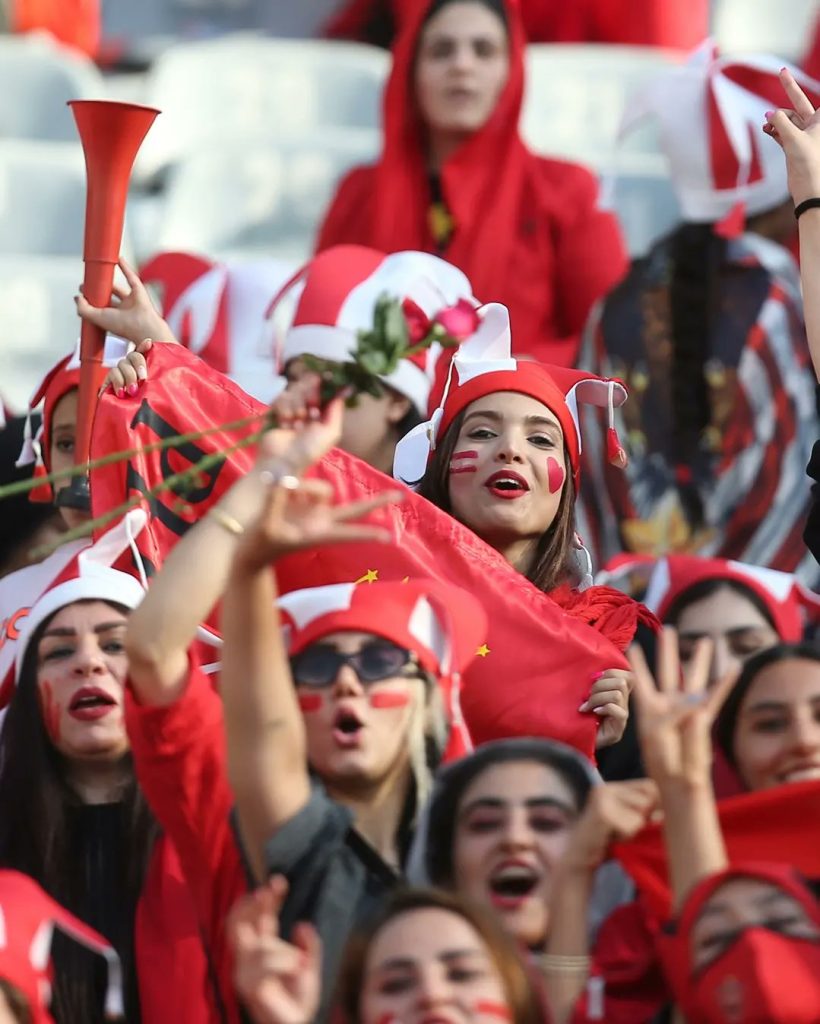 عکس های زنان و دختران پرسپولیسی در ورزشگاه آزادی