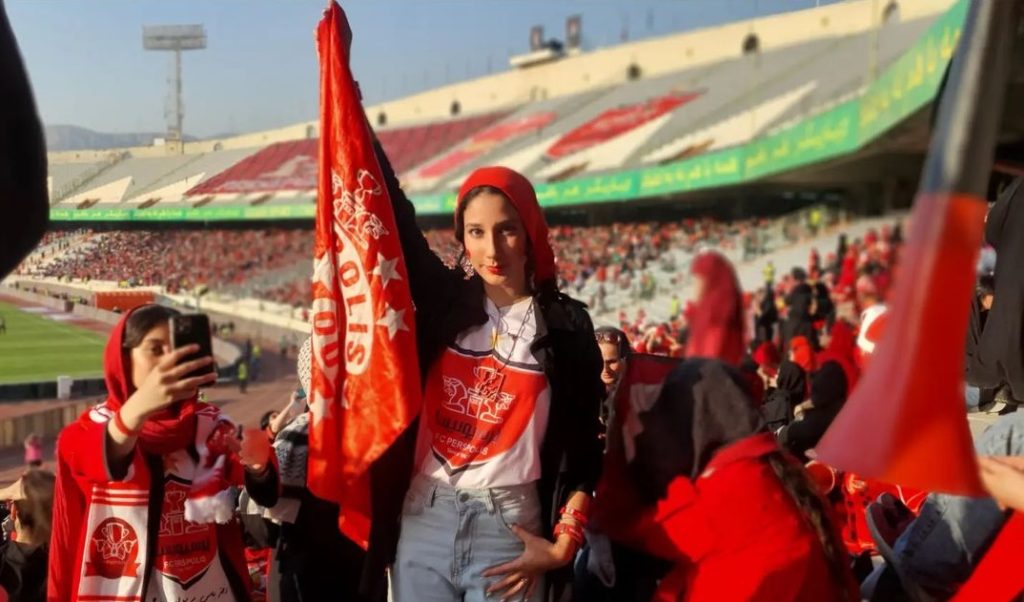 عکس های زنان و دختران پرسپولیسی در ورزشگاه آزادی
