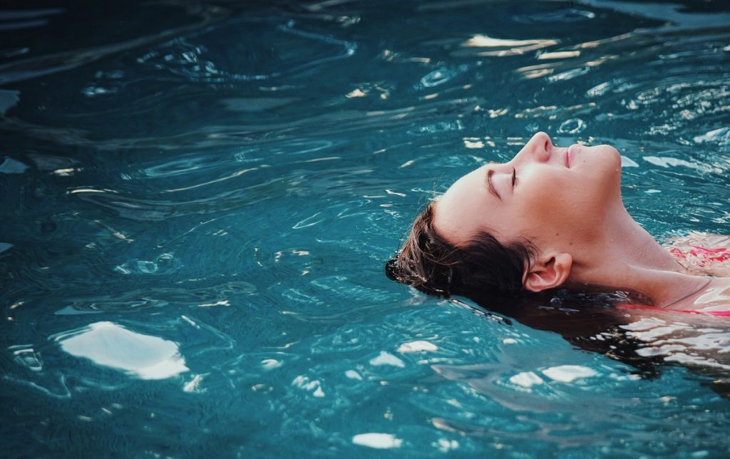 بهترین و بدترین مواد غذایی قبل و بعد از شنا (از نظر متخصصان تغذیه)