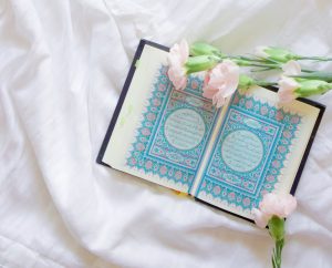 متن سوره های چهار قل و آیه الکرسی و و ان یکاد با معنی و صوت