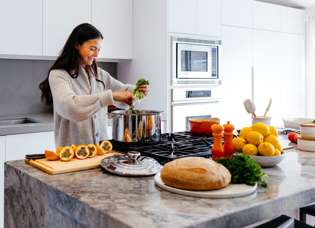 مقدار کالری مورد نیاز بدن در روز (برای کاهش، تثبیت یا افزایش وزن)