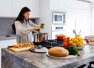 مقدار کالری مورد نیاز بدن در روز (برای کاهش، تثبیت یا افزایش وزن)