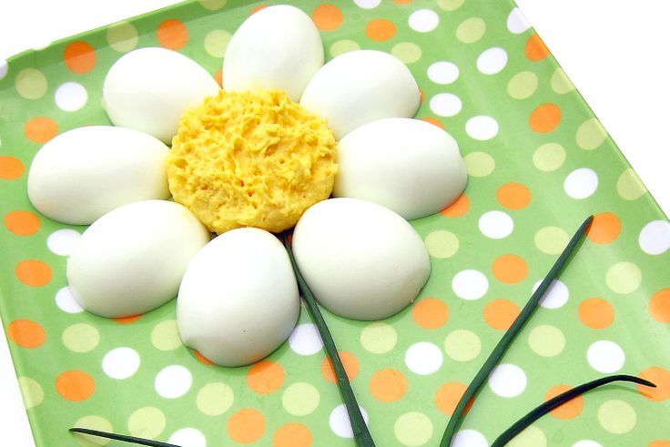 تزیین تخم مرغ آب پز به شکل گل