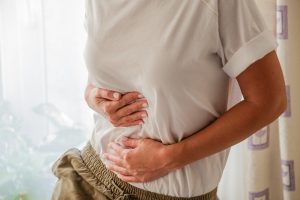 علائم سنگ کیسه صفرا چیست، آیا خطرناک است؟ چه زمانی باید عمل شود؟