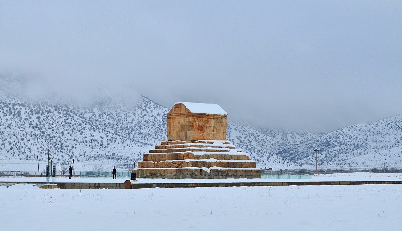 عکس آرامگاه کوروش کبیر در برف