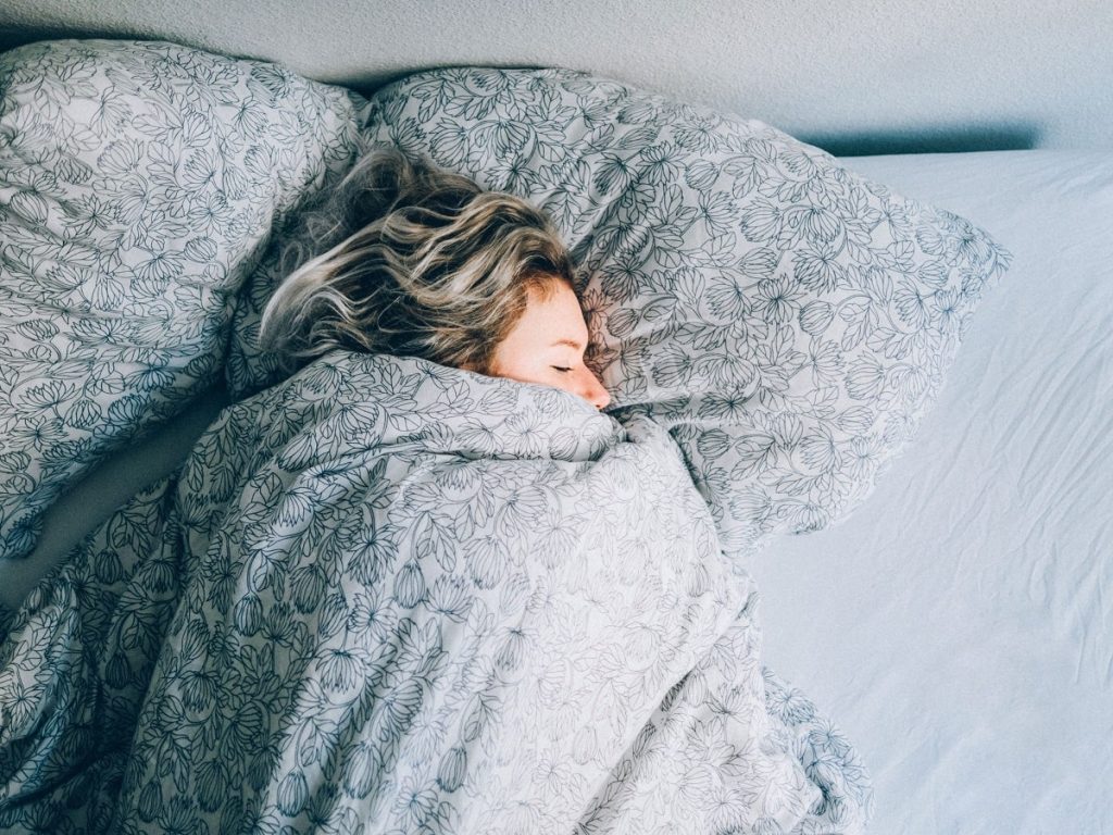 چند ساعت خواب کافی است؛ بدن انسان برای احساس آرامش به چقدر خواب نیاز دارد؟