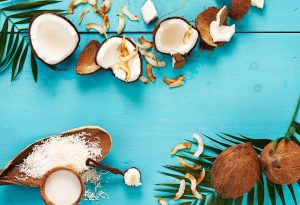 بهترین روش پوست کندن نارگیل؛ ساده و بدون دردسر