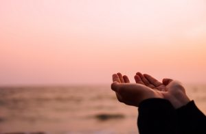 دعای شش قفل چیست و از کیست (بدون ترجمه و با ترجمه فارسی + طریقه ختم)