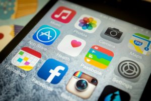 چگونه در آیفون آلبوم و پوشه درست کنیم؟ دسته بندی عکس ها در Photos