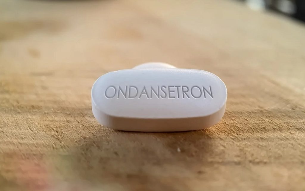 قرص اندانسترون برای چیست؟ نحوه مصرف، عوارض جانبی و تداخل دارویی