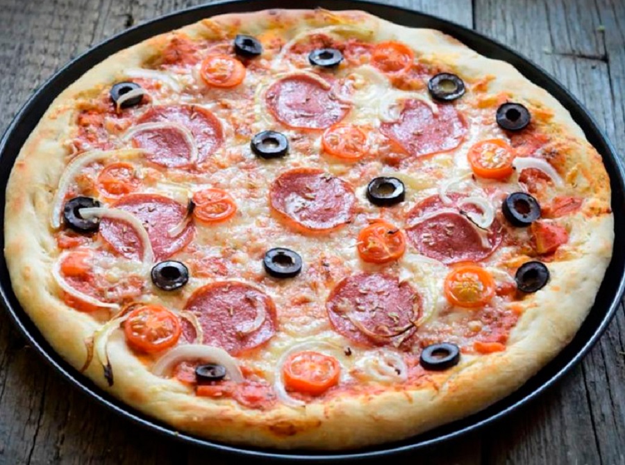 اسم و مواد تشکیل دهنده نواع پیتزا: پیتزا قارچ و سوسیس