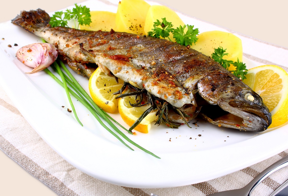 طرز تهیه ماهی قزل آلا با طعم بی نظیر و به روش ساده و راحت