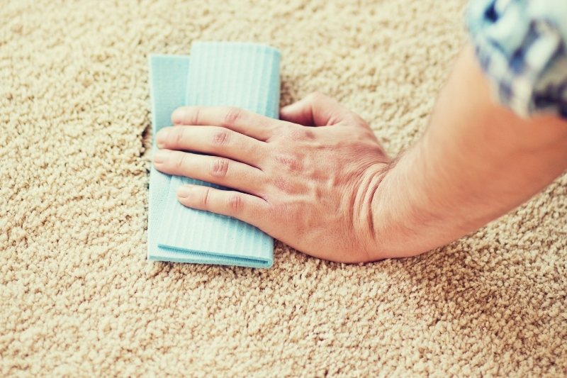 روش از بین بردن بوی نم فرش