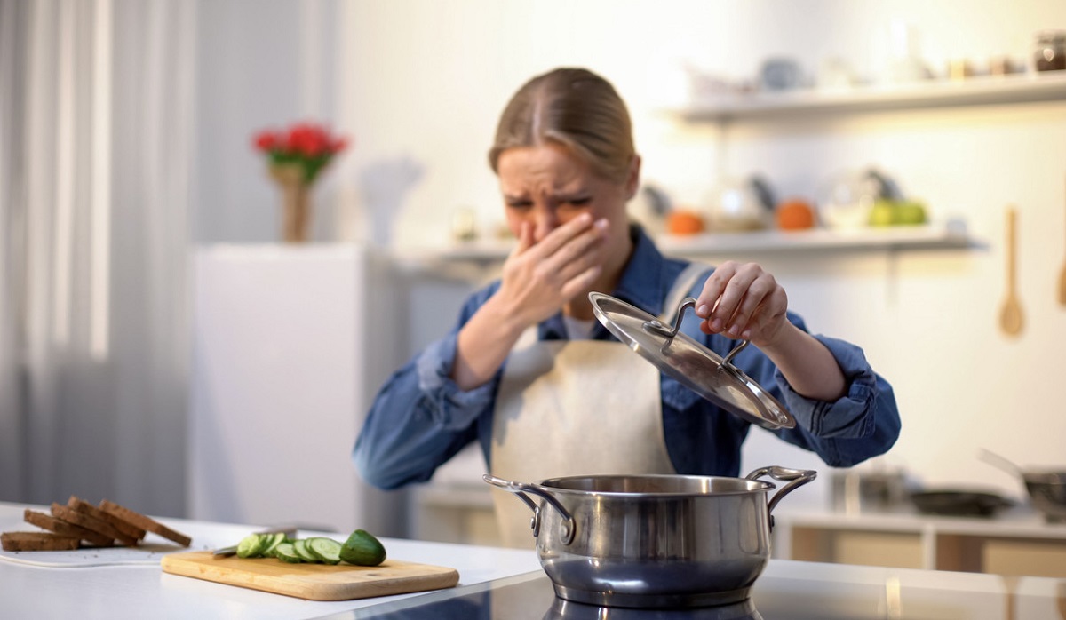 از بین بردن بوی سوختگی غذا از خانه در 6 مرحله ساده و کاربردی