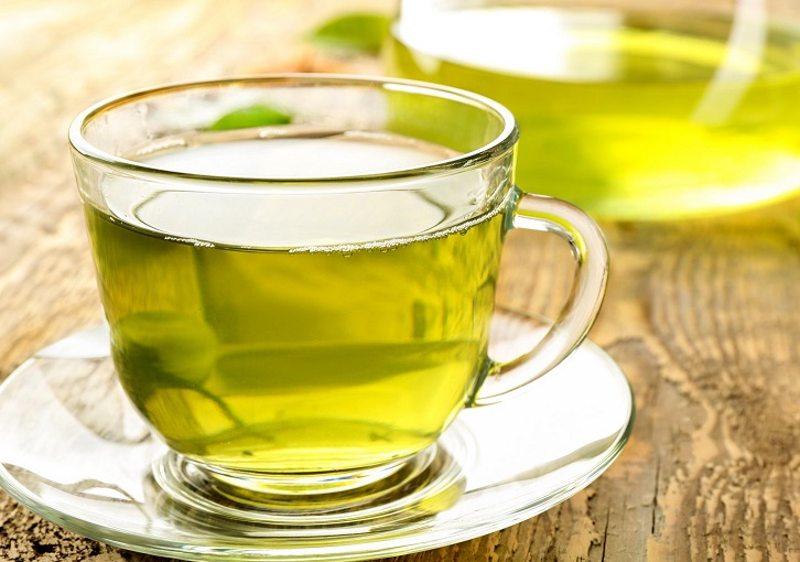 راه از بین بردن بوی سیر از دهان: نوشیدن چای سبز