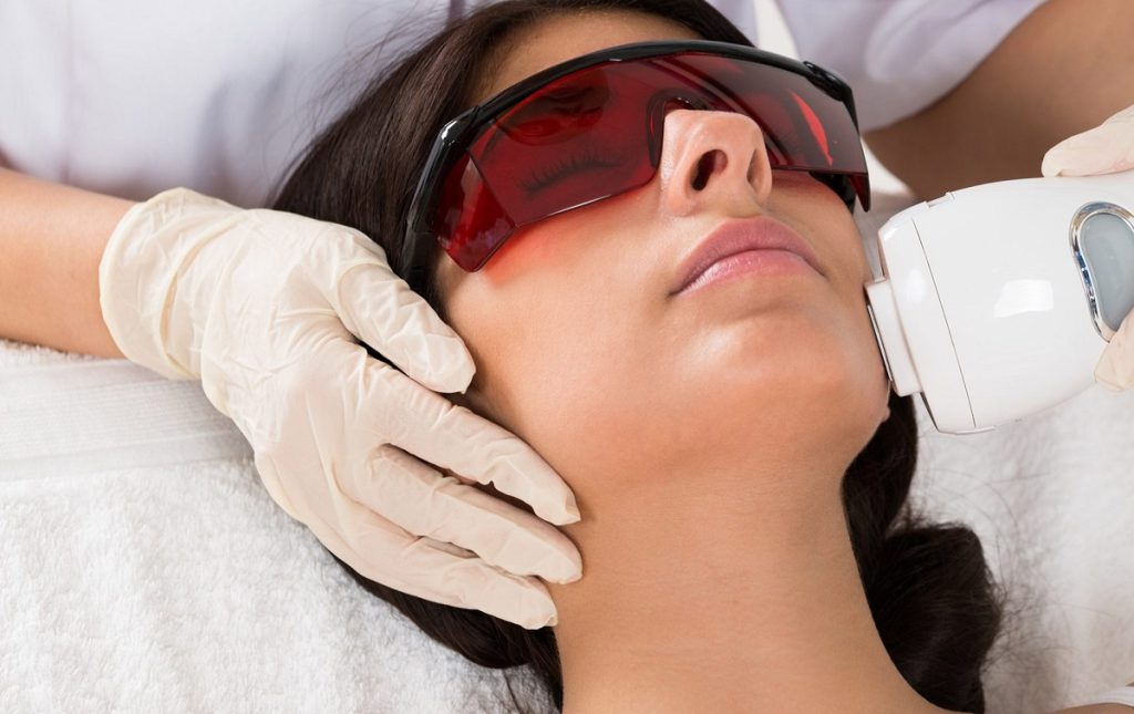 عوارض لیزر موهای زائد بدن؛ از واقعیت تا شایعه