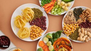 برای پریود شدن چی بخوریم؟ دمنوش، عرقیات و مواد غذایی مفید