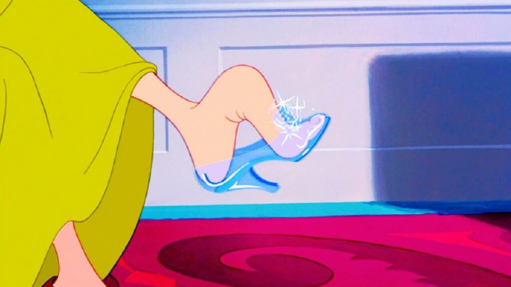 معنی و کاربرد ضرب المثل تهی پای رفتن به از کفش تنگ چیست؟