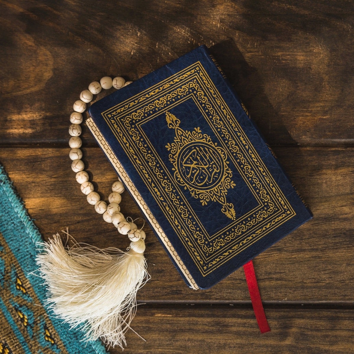 بهترین زمان خواندن قرآن برای شادی روح اموات-