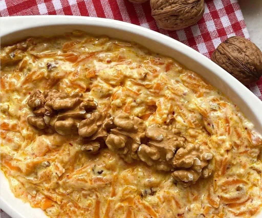 طرز تهیه تاراتور ترکی برای 4 نفر (خوشمزه و آسان)