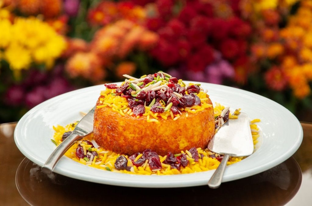 طرز تهیه ته چین آلبالو پلو با گوشت چرخ کرده