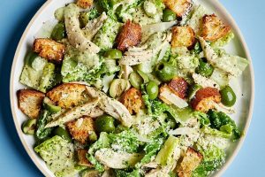 طرز تهیه سالاد سزار رستورانی (همراه با مواد اولیه)