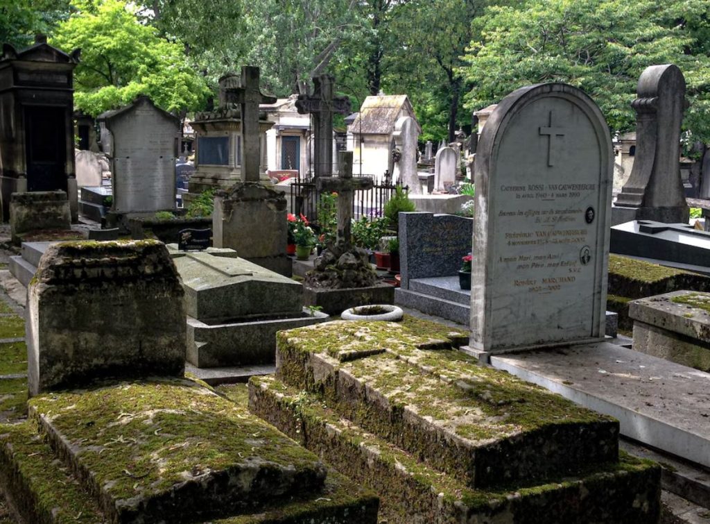 دعای ورود به قبرستان، بهترین ذکر و دعا برای آرامش خودمان و درگذشتگان