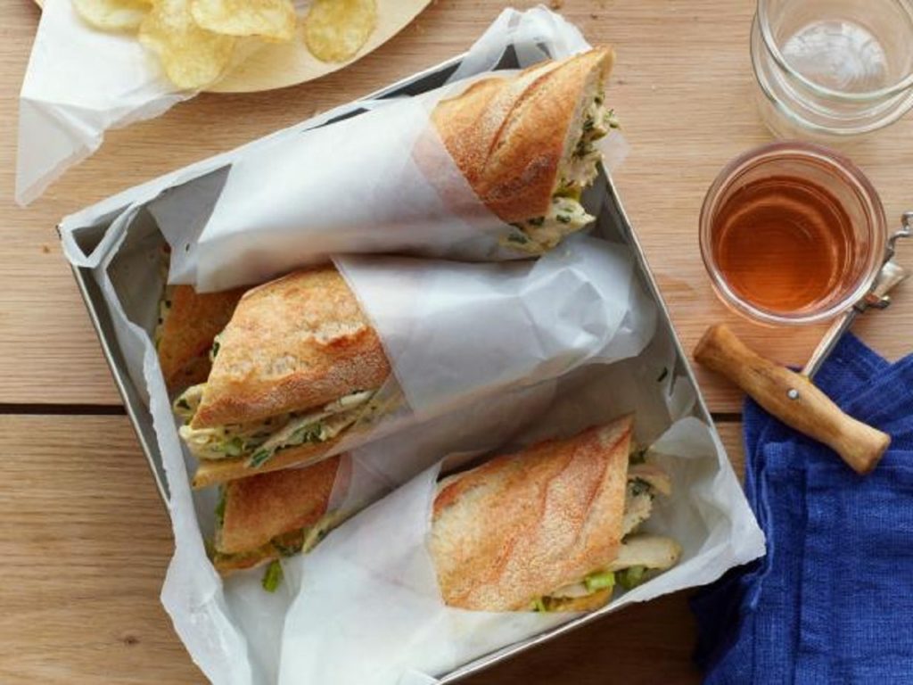 طرز تهیه ساندویچ مرغ تنوری (لذیذ و خوشمزه)