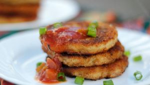 طرز تهیه کوکو شکم پر سیب زمینی (همراه با نکات مهم)