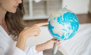 کدام کشور سه زبان رسمی دارد؟