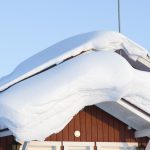 معنی ضرب المثل هر که بامش بیش برفش بیشتر