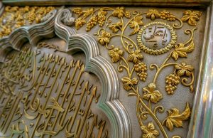 چرا ضریح امام علی انگور دارد؟ واقعیت های عجیب درباره حرم امام علی